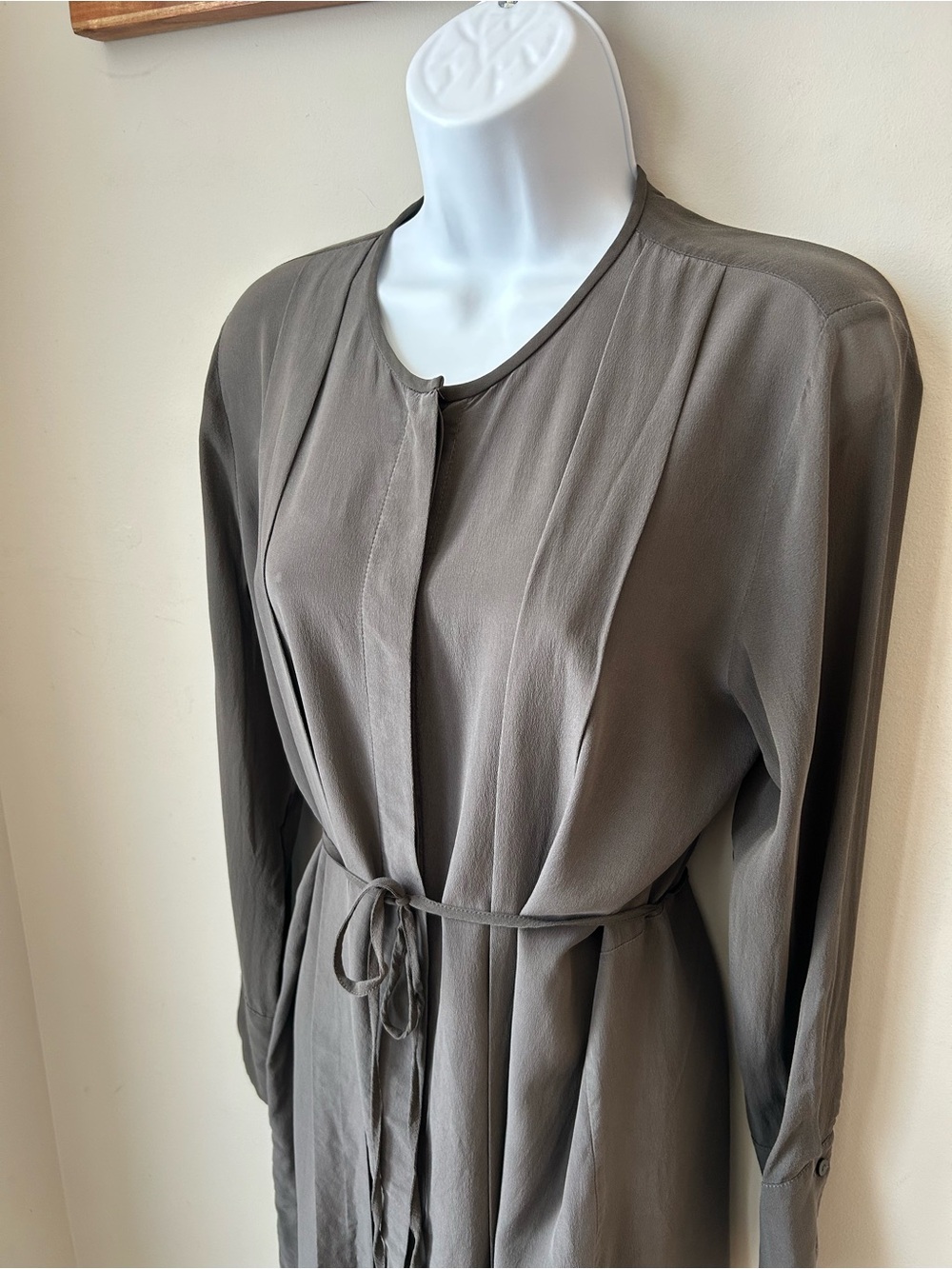 Club Monaco 100% Silk Olive Gray Tie Waist Shirt Dress Tunic - Size 8 - Picture 3 of 16
